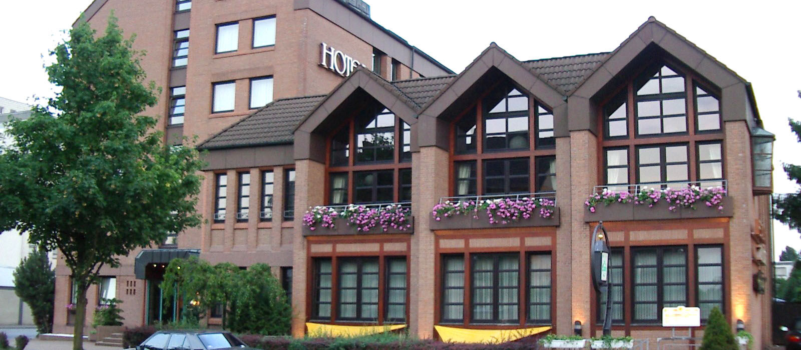 Leine Hotel Pattensen Exterior photo